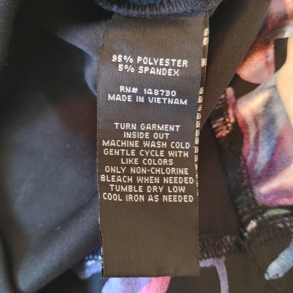 Eci metallic foil floral pencil skirt. Size S. - Picture 7 of 9